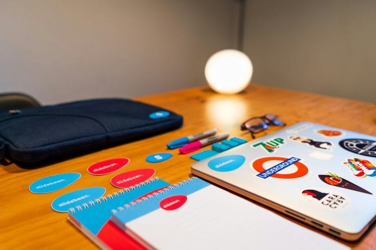 Membangun Fondasi Bisnis yang Tangguh: Mengenal Elemen Penting Brand Identity