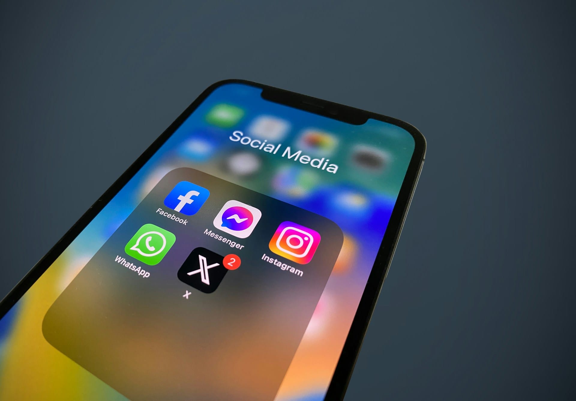 Mengatasi Rasa Takut Dianggap “Sok Tahu” atau “Pamer” Saat Mulai Membangun Branding di Media Sosial