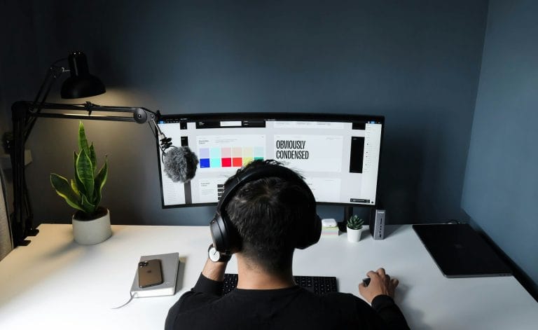 Strategi Personal Branding untuk Introvert Tanpa Harus Berpura-Pura Jadi Ekstrovert